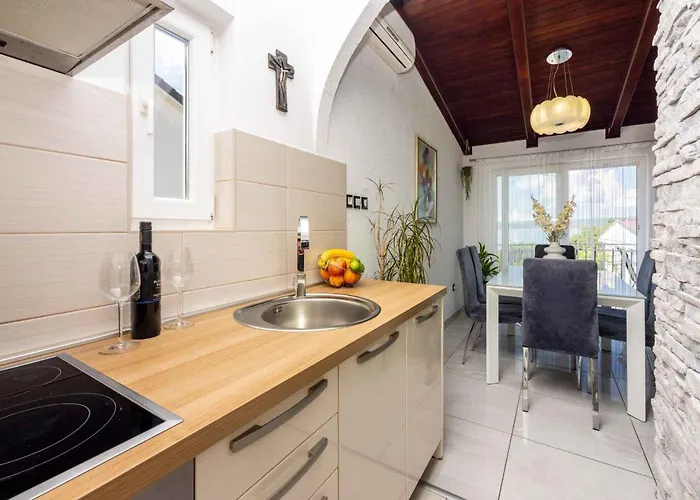 Apartamento In 39356 Selce