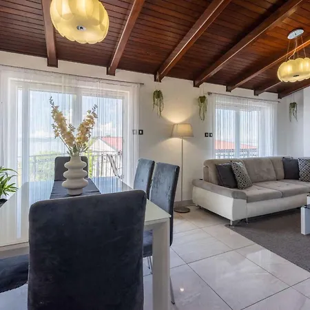 In 39356 Apartment *