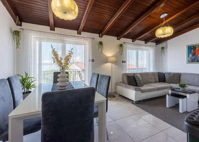 In 39356 Apartment *